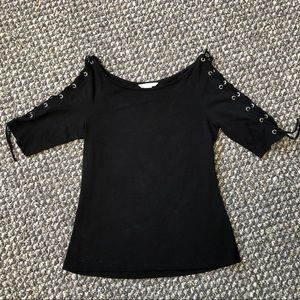 H&M laced up open sleeves top